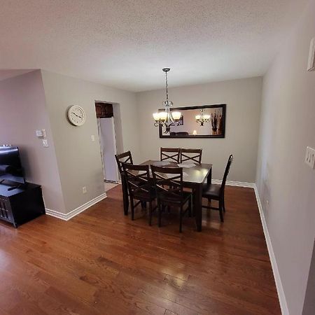 Cozy 3 Bedroom Town House 20 Min From Ottawa Down Town And Airport Buitenkant foto