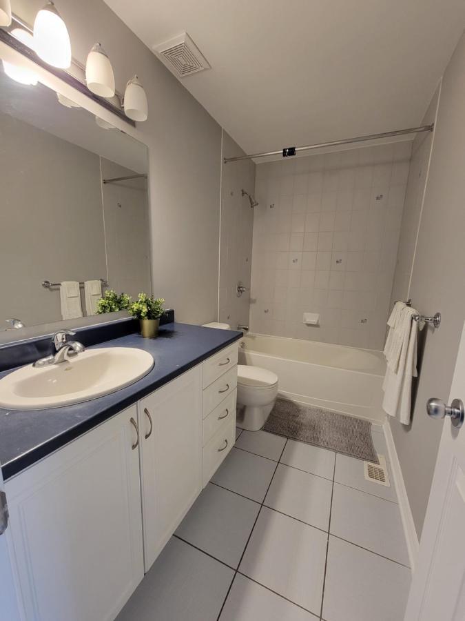 Cozy 3 Bedroom Town House 20 Min From Ottawa Down Town And Airport Buitenkant foto