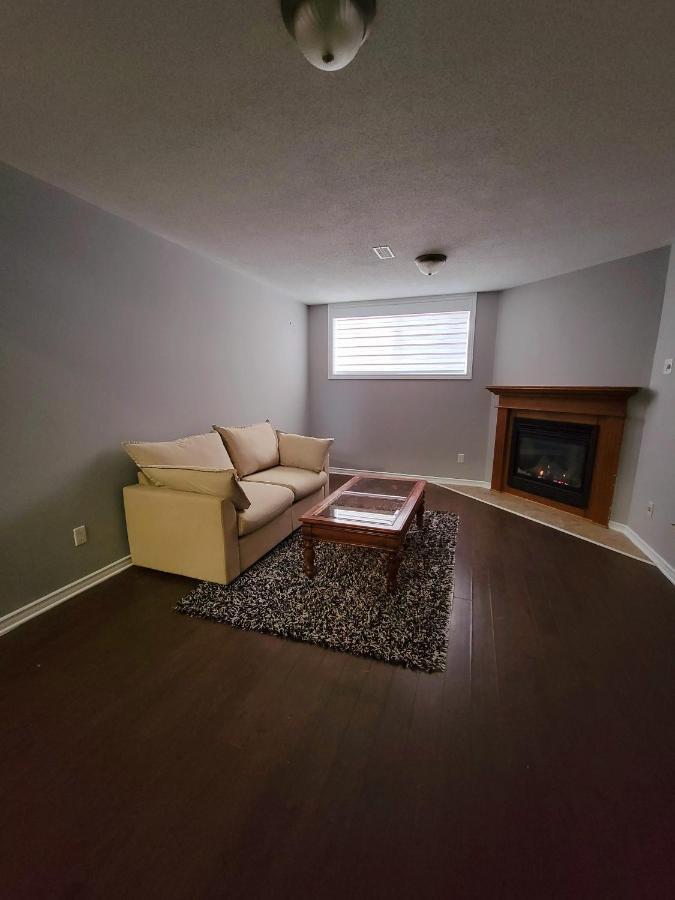 Cozy 3 Bedroom Town House 20 Min From Ottawa Down Town And Airport Buitenkant foto