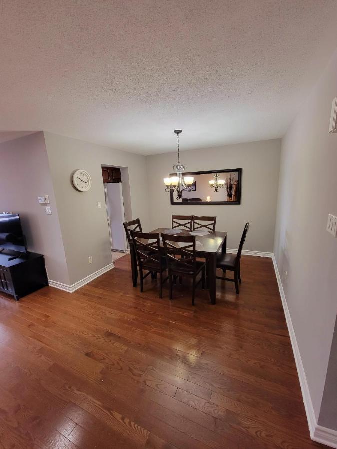 Cozy 3 Bedroom Town House 20 Min From Ottawa Down Town And Airport Buitenkant foto