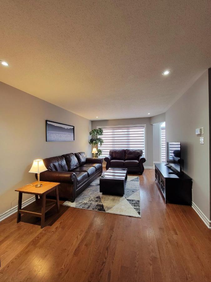 Cozy 3 Bedroom Town House 20 Min From Ottawa Down Town And Airport Buitenkant foto